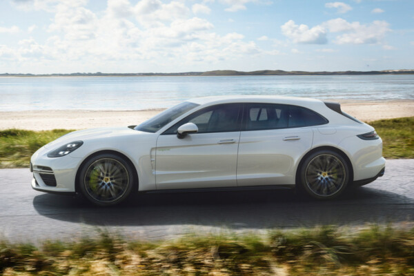 Porsche Panamera Sport Turismo Turbo S E-Hybrid Seite