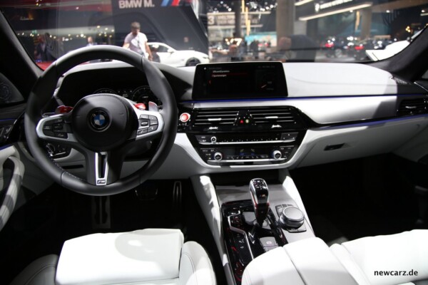 BMW M5 Interieur Fahrersitz Beifahrer