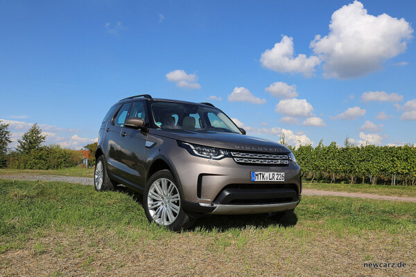 Land Rover Discovery 5 schräg vorn rechts