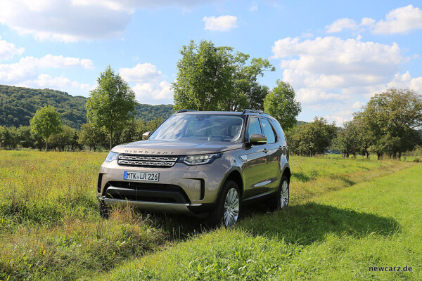 Land Rover Discovery 5 schräg vorn links