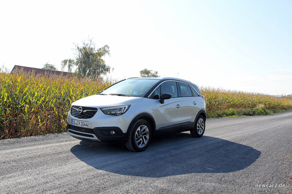 Opel Crossland X gegen Sonne