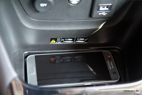 Opel Crossland X Induktionsladestation
