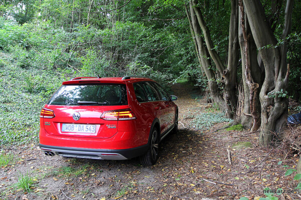 VW Golf Alltrack Variant offroad