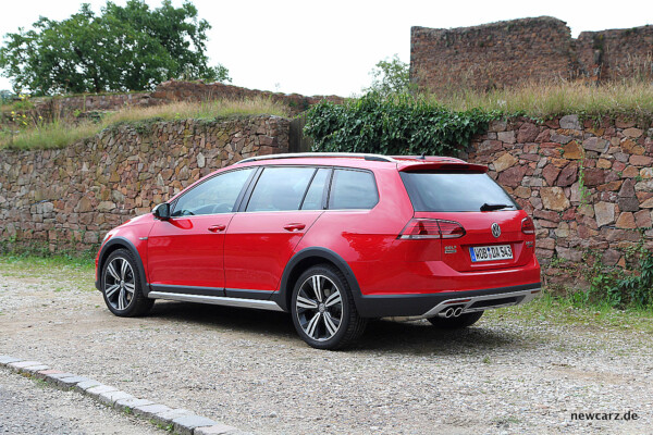 VW Golf Alltrack Variant schräg hinten