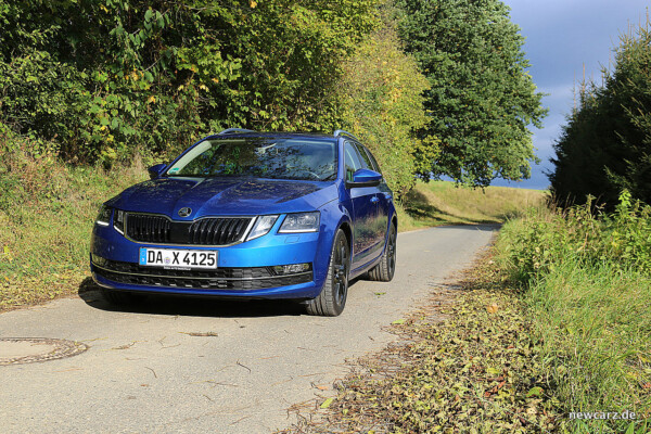 Skoda Octavia Combi Facelift schräg vorn links