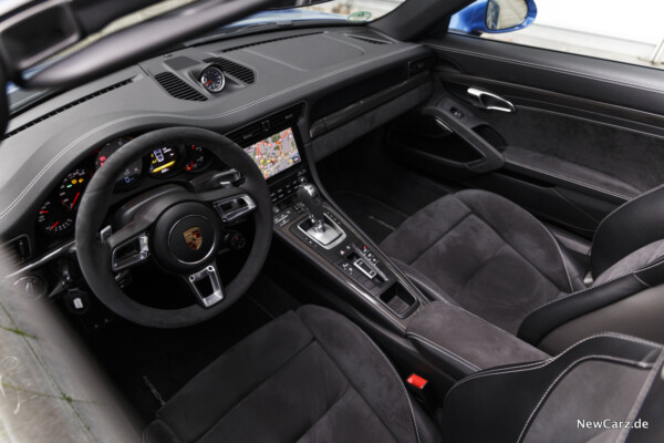 Porsche 911 Targa 4 GTS Interieur