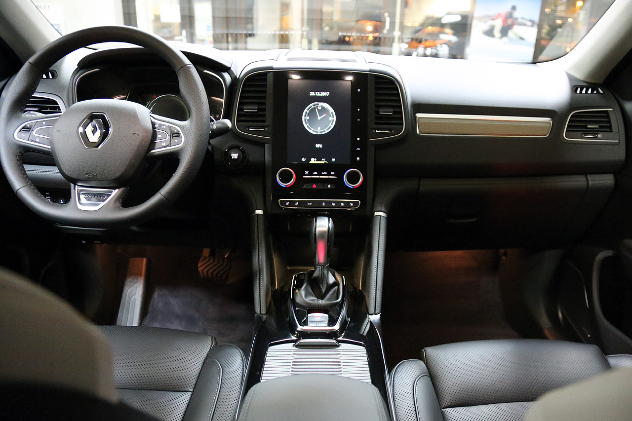 Renault Koleos Initiale Paris Cockpit