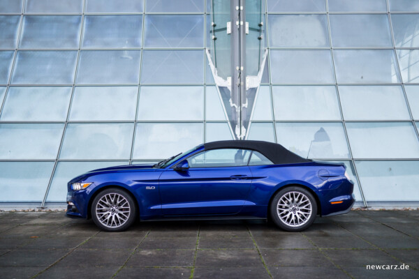 Ford Mustang GT Convertible Seite geschlossen