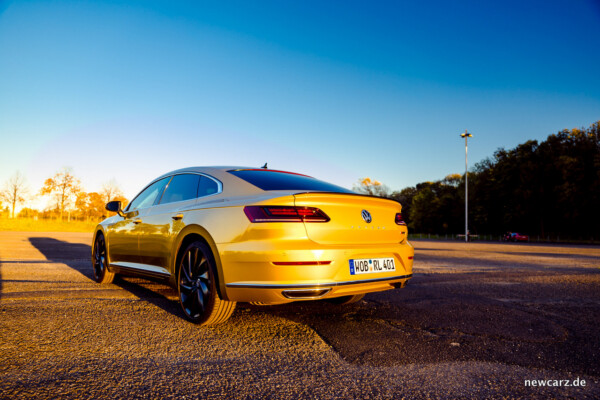 VW Arteon 4Motion schräg hinten