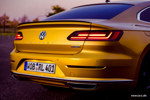 VW Arteon 4Motion schräg Heckpartie