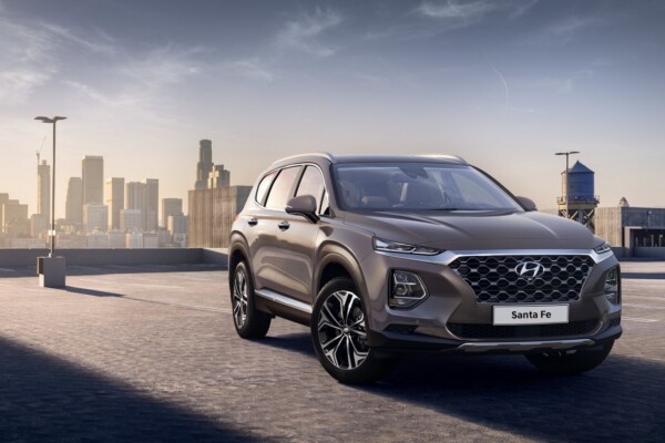 Hyundai Santa Fe 2018 schräg vorn