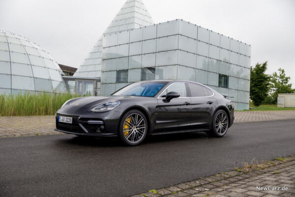 Porsche Panamera Turbo Front