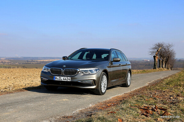 BMW 520d xDrive Touring schräg links vorn