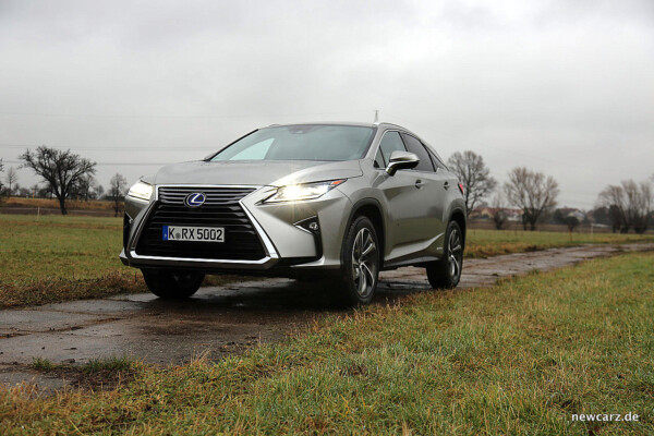 Lexus RX 450h schräg vorne