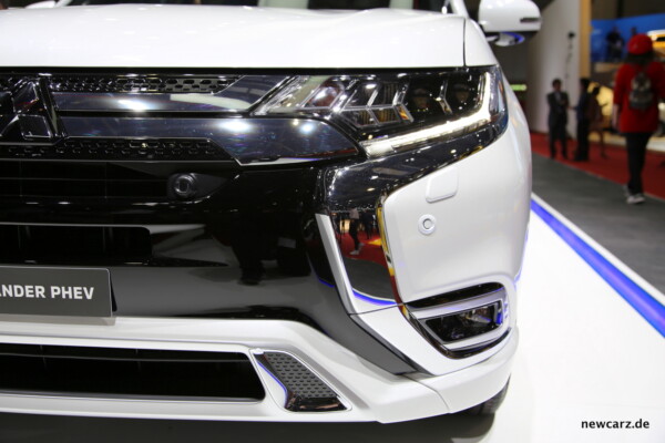 Mitsubishi Outlander PHEV 2018 Scheinwerfer