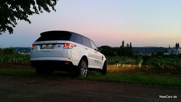 Range Rover Sport SVR schräg hinten