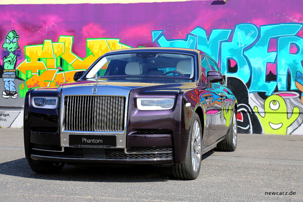 Rolls-Royce Phantom vor Graffiti