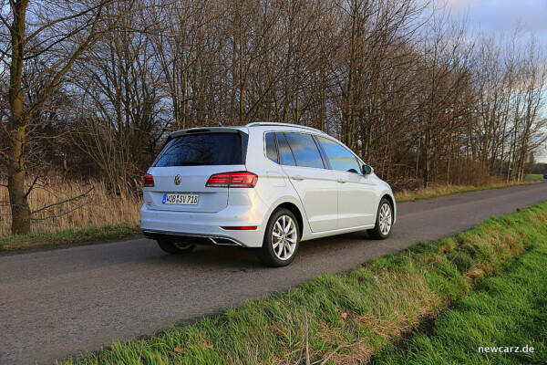 VW Golf Sportsvan schräg hinten rechts