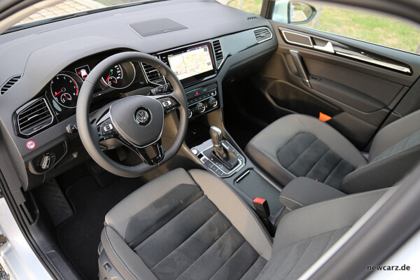 VW Golf Sportsvan Interieur vorne