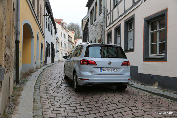 VW Golf Sportsvan schräg hinten