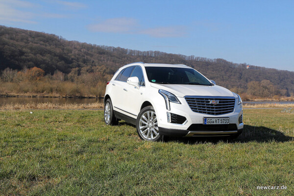 Cadillac XT5 schräg vorn rechts