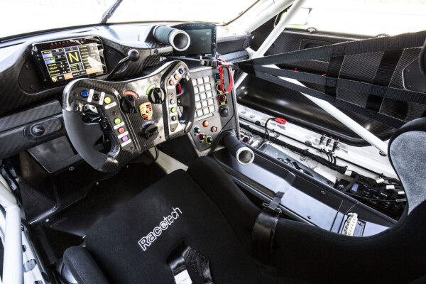 Porsche 911 GT3 R Interieur