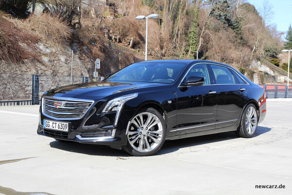 Cadillac CT6 schräg vorn links