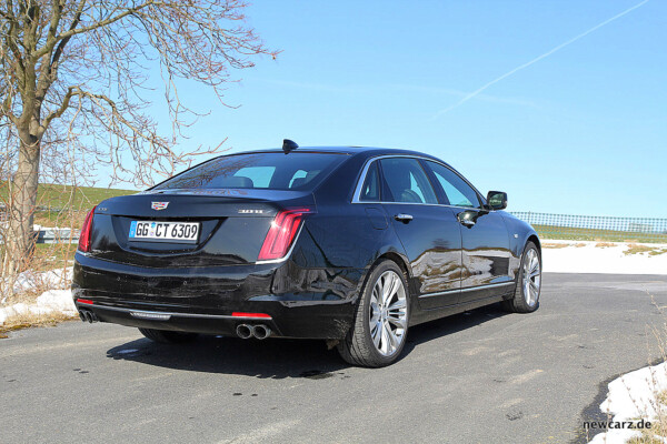 Cadillac CT6 schräg hinten