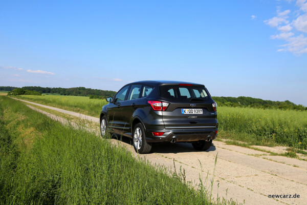 Ford Kuga Vignale schräg hinten