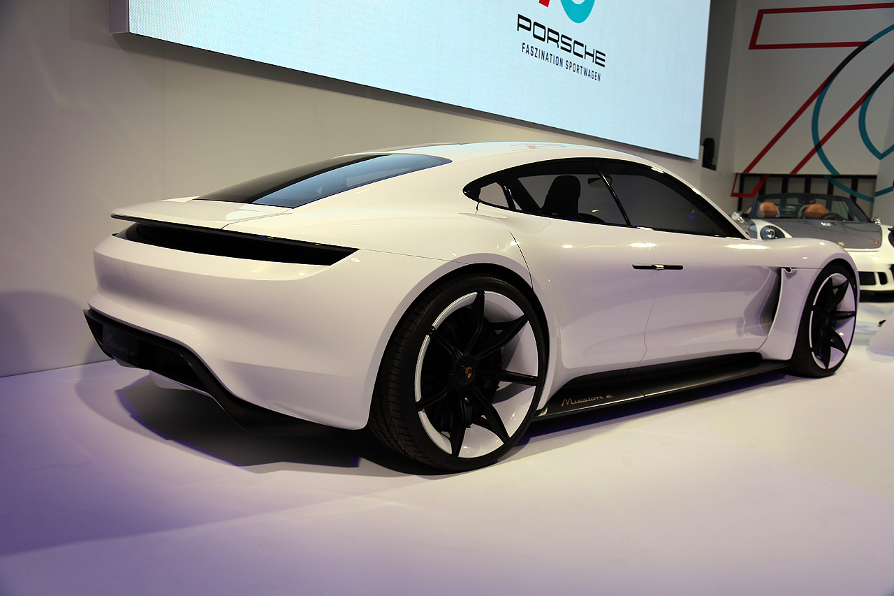 Porsche Mission E Taycan 70 Jahre