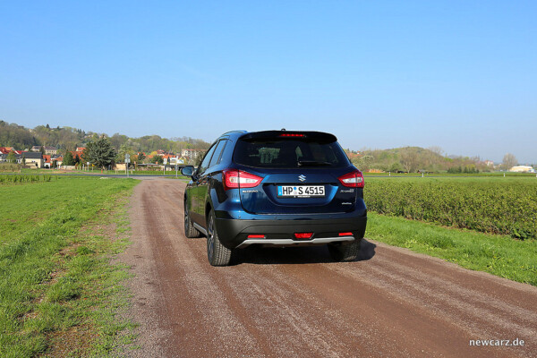 Suzuki SX4 S-Cross schräg hinten