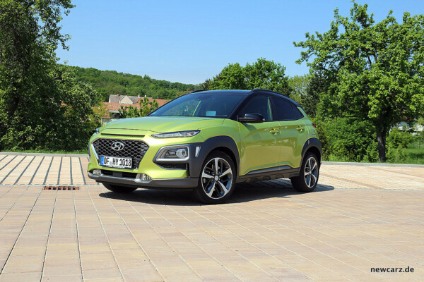 Hyundai Kona schräg vorne links