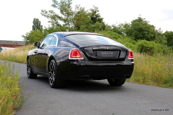 Rolls-Royce Wraith Black Badge schräg hinten