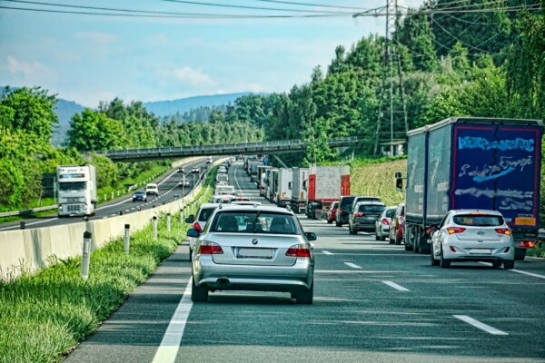 Rettungsgasse im Stau