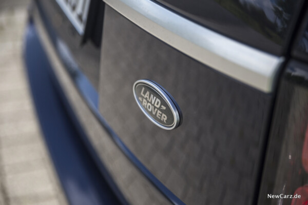 Land Rover SDV8 Logo