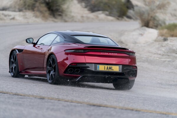 Heckansicht des Aston Martin DBS Superleggera