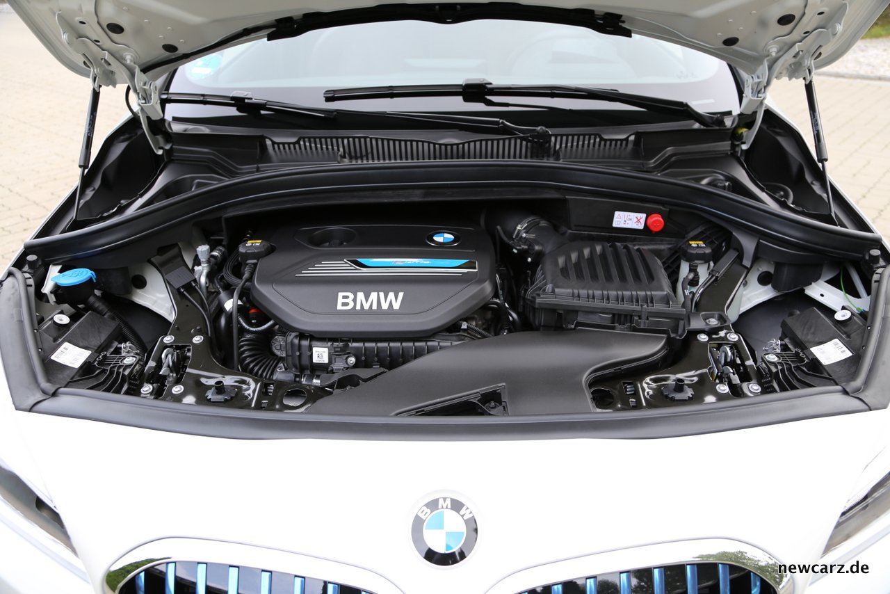 Erstkontakt BMW 225xe iPerformance Speerspitze der 2er NewCarz.de