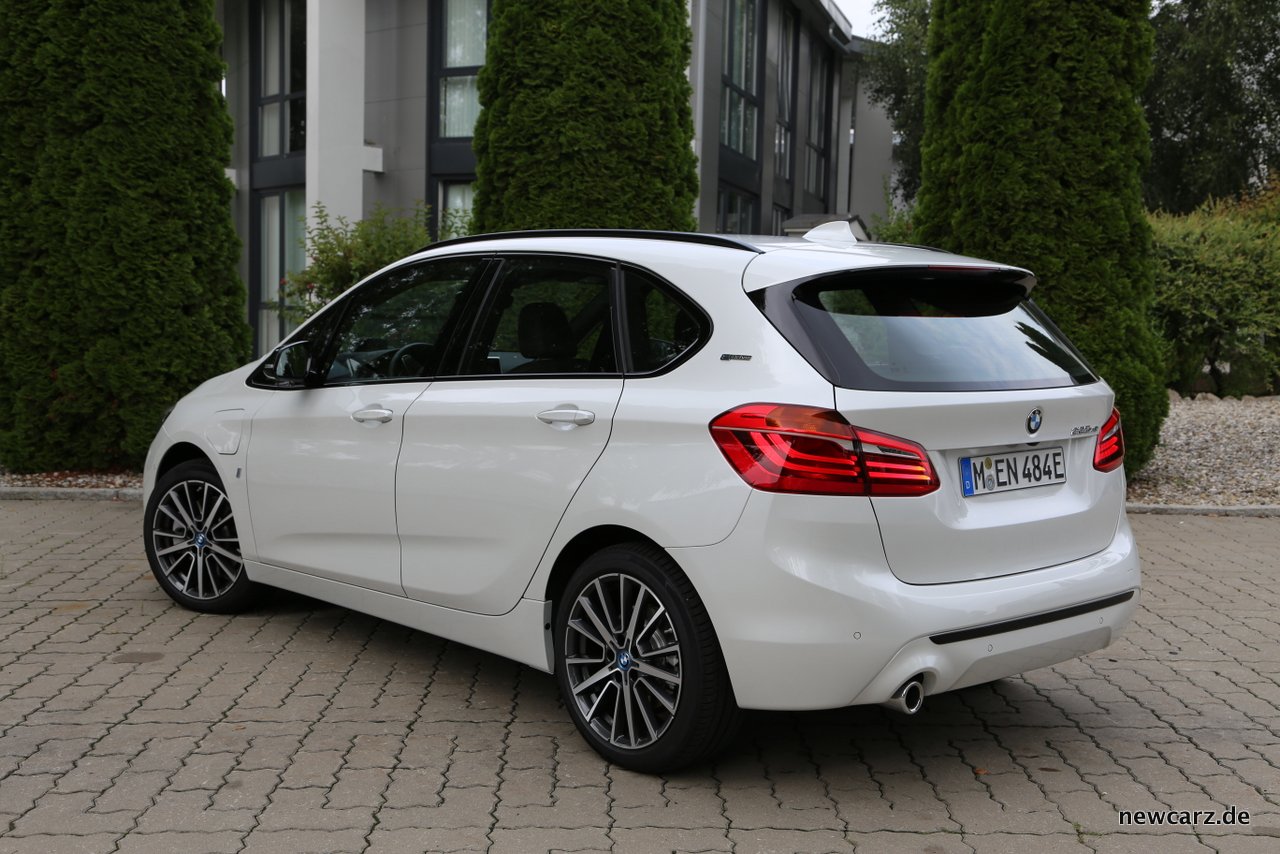 Erstkontakt BMW 225xe iPerformance Speerspitze der 2er NewCarz.de