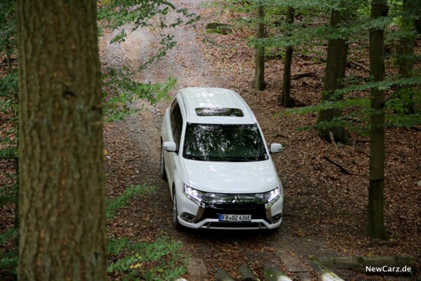 Mitsubishi Outlander PHEV top