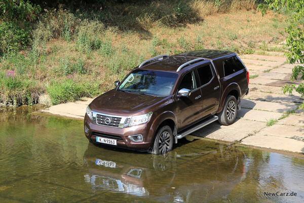 Nissan Navara Wasserdurchfahrt