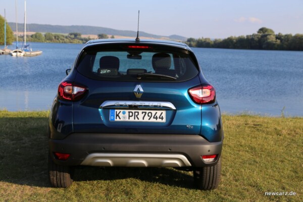 Renault Captur Heckansicht Unterfahrschutz