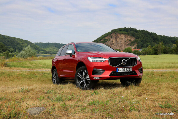 Volvo XC60 schräg vorn rechts