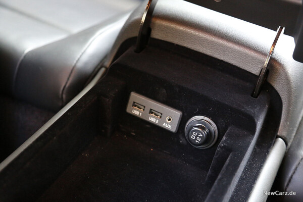 Nissan GT-R Track Edition USB-Slots