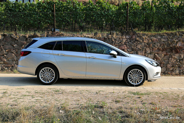 Opel Astra Sports Tourer Seite