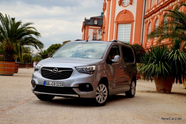 Opel Combo Life LED Signatur