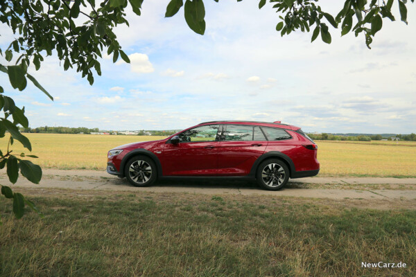 Opel Insignia Country Tourer Sideview