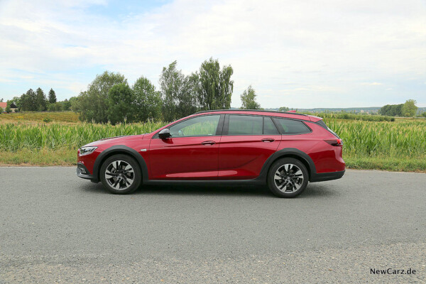 Opel Insignia Country Tourer Seite