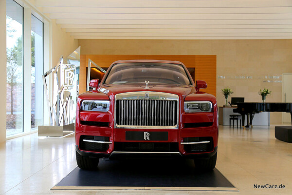 Rolls-Royce Cullinan Front