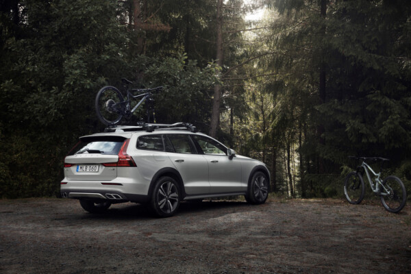 Seitliche Heckansicht des Volvo V60 Cross Country