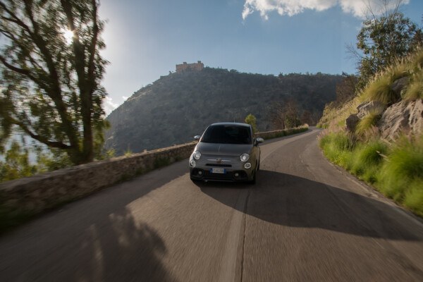 Frontansicht des Fiat Abarth 595 Turismo